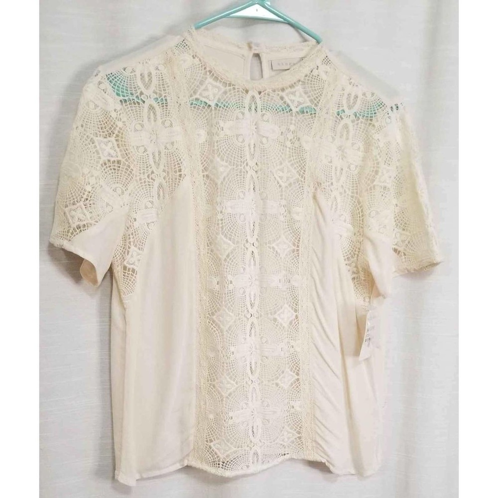 New! Gorgeous antique lace button back blouse by Hinge. - Picture 4 of 9